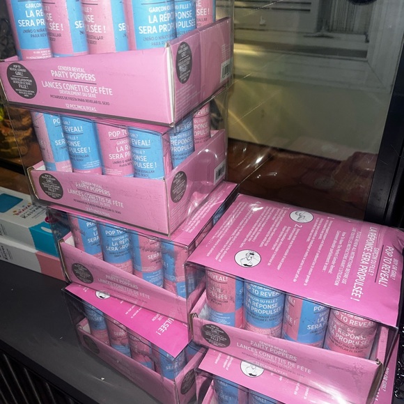 Gender Reveal Party Poppers - Picture 2 of 3